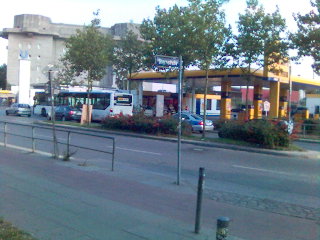Addieren Sie: Hamburg, leerer Bus, Polizei.