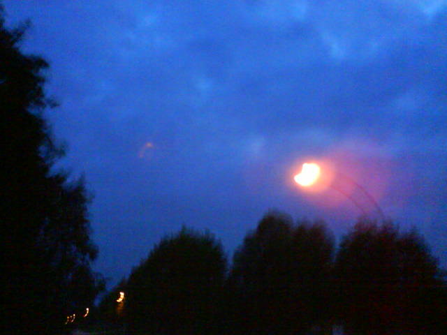 Und, Dunkel.