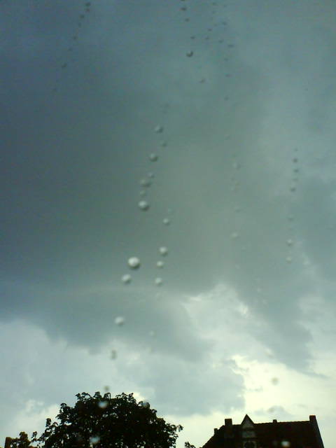 Wasser. Aus DEM Himmel.