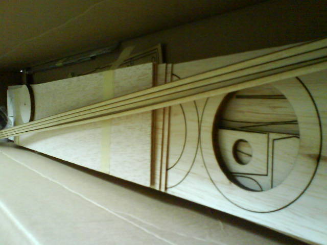 Gelasertes Holz riecht verbrannt.