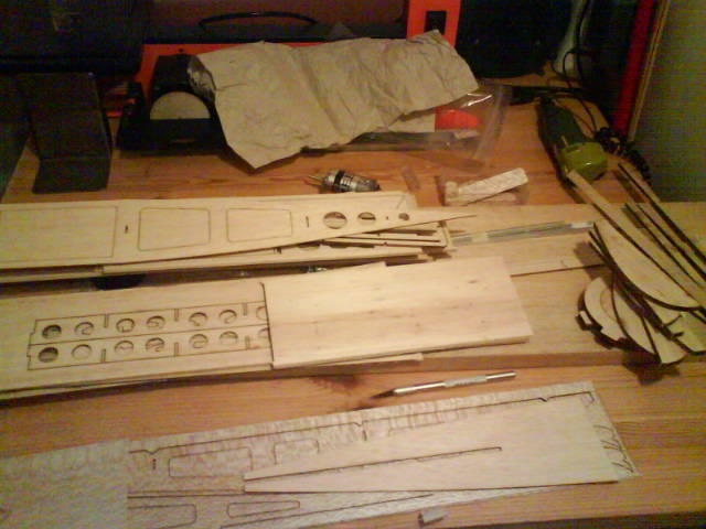 Viel Holz sortieren.