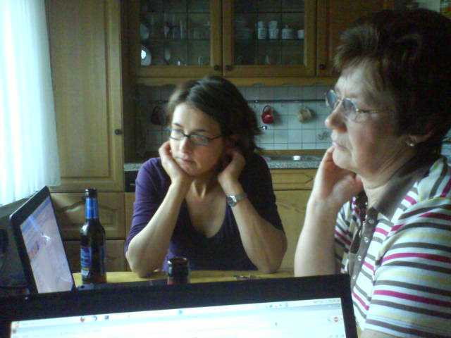 Oma im Internet.